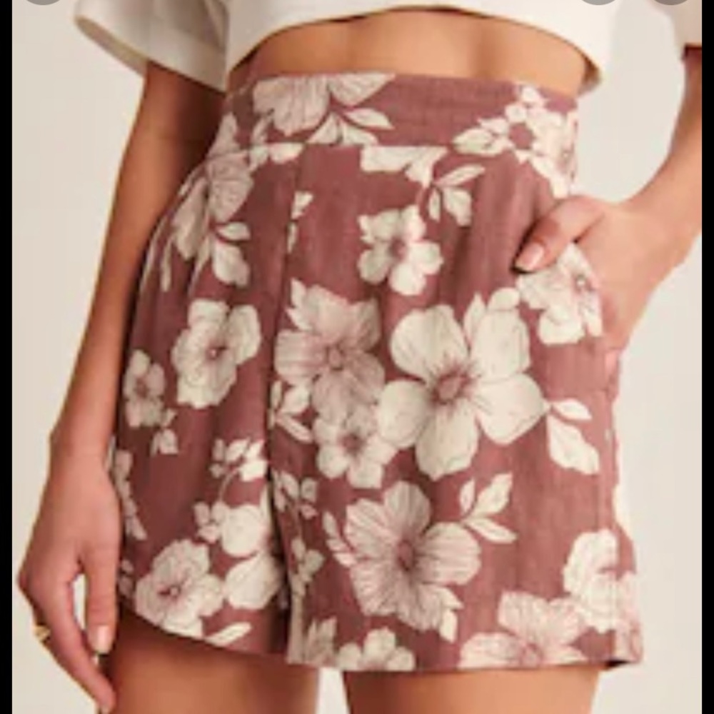 Never worn Abercrombie Linen Blend Pull On Short Size S